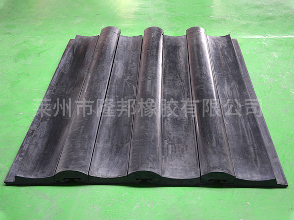 正確對(duì)球磨機(jī)橡膠襯板進(jìn)行除塵處理